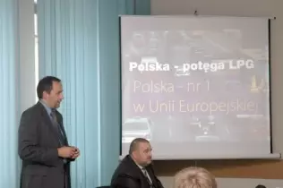 Redaktor naczelny portalu gazeo.pl Wojciech Mackiewicz w trakcie swojej prezentacji