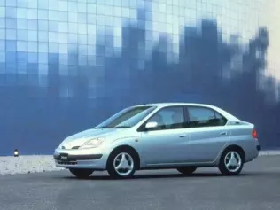 Prius I - wersja japońska z 1997 r.