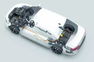 Jetta Hybrid - prześwietlenie demonstruje, że kompaktowy sedan VW jest okazem zdrowia