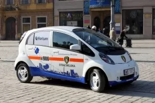 Mitsubishi i-MiEV w barwach wrocławskiej straży miejskiej