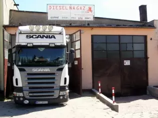 Scania R420 w siedzibie firmy Gascar