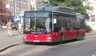 Napędzany LPG autobus Gräf und Stift na ulicy Wiednia