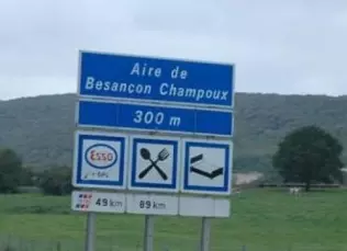 Oznaczenia stacji z autogazem, są we Francji mało widoczne.