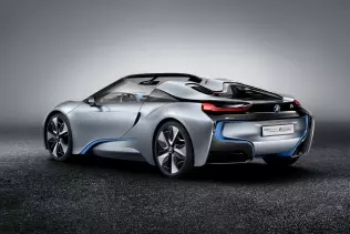BMW i8 Concept Spyder - widok 3/4 z tyłu