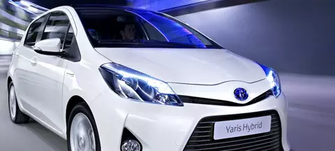 Toyota Yaris Hybrid - wizytóweczka