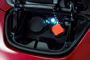 Złącze ładowania baterii w Nissanie Leaf