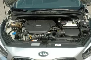 Kia Cee'd GDI LPdi - komora silnika