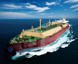 Mozah - flagowy gazowiec Qatar Gas Transport Company o długości 345 m