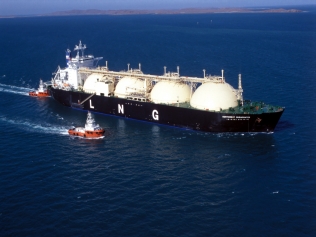 Gazowiec LNG ze zbiornikami kulistymi