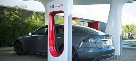 Tesla zbuduje w Polsce stacje ładowania?