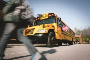 Napędzany autogazem amerykański autobus szkolny
