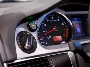 Przełącznik systemu Direct LiquiMax na desce rozdzielczej Audi