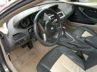 BMW 645Ci LPG - kabina z widocznym przełącznikiem gaz/benzyna