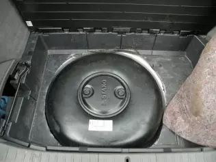 Toyota Prius LPG - zbiornik gazu we wnęce koła zapasowego