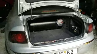 Volkswagen Phaeton LPG - zbiornik autogazu w bagażniku