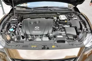 Mazda 6 LPG - widok komory silnika