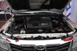 Toyota Hilux STAG DIESEL - komora silnika