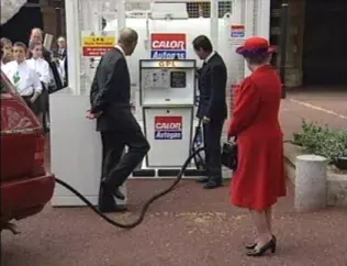Pokaz tankowania LPG dla królowej Elżbiety i księcia Filipa (7 maja 1998 r.)