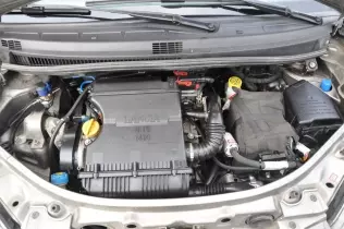 Lancia Musa LPG - widok komory silnika