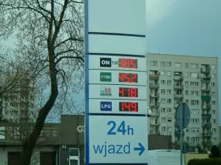 Ceny paliw na stacji marketowej