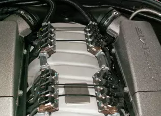 4 listwy wtryskowe STAG AC W02 w silniku Mercedesa CL63 AMG