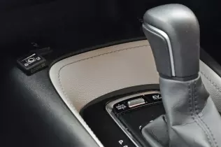 Przełącznik rodzaju zasilania instalacji LPG w Toyocie Corolli Hybrid