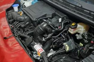 Silnik 1.25 MPI na LPG w komorze silnikowej Hyundaia i10