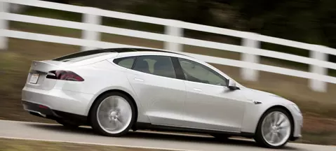 Tesla Model S Alpha - samiec alfa