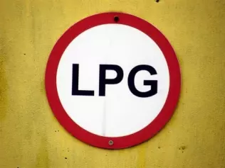 Zakaz wjazdu na parking podziemny dla samochodów napędzanych LPG