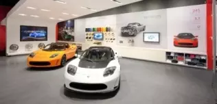 Salon sprzedaży marki Tesla - tu przychodzą ci, którzy naprawdę chcą takiego auta