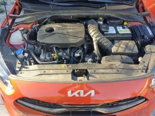 Komora silnikowa samochodu Kia ProCeed z zamontowaną instalacją gazową STAG 400 DPI