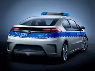 Ampera w barwach niemieckiej policji - gdy zajedzie Ci drogę na autobahnie, nie trąb
