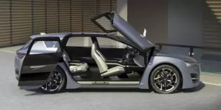 Advanced Tourer Concept - przednie drzwi w stylu Lamborghini, tylne jak w Syrenie 104 - to dopiero połączenie!
