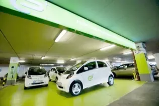 Firma e+ swoje pierwsze punkty ładowania samochodów elektrycznych lokalizuje na parkingach przy galeriach handlowych w myśl zasady 