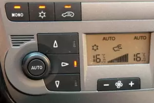 Panel systemu przewietrzania wnętrza samochodu