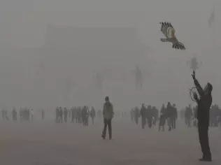 Smog nad placem Tian'anmen (Placem Niebiańskiego Spokoju) w Pekinie