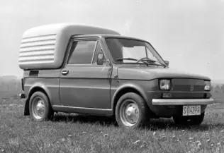 Fiat 126p Bombel - biorąc pod uwagę mierny poziom zaopatrzenia sklepów w czasach PRL-u, takie auto dostawcze wystarczyłoby nawet do dowożenia towarów do SAM-u