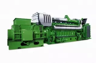 Gazowy, widlasty (V60) 20-cylindrowy silnik Jenbacher przystosowany do zasilania mieszankami ubogimi współpracuje z generatorem elektrycznym o mocy 3 MW. Jego pierwszy główny przegląd przypada po przepracowaniu 60 tys. motogodzin
