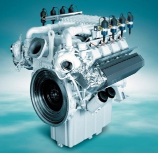 Widlasty 8-cylindrowy silnik MAN E2848 o pojemności skokowej 14,6 l jest regulowany na dwie wartości mocy 265 i 295 kW. W zależności od wersji jednostka napędowa osiąga moc cieplną od 145 do 179 kW. Silniki E2848 pracują wyłącznie na mieszankach ubogich ze współczynnikiem lambda 1,45 (zasilane biogazem) lub 1,6 (zasilane gazem ziemnym)