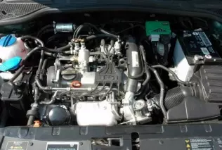 Komora silnikowa z&nbsp;zamontowanym systemem Diego DI