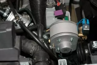 Reduktor-parownik Silver zamontowany na stanowisku badawczym wyposażonym w&nbsp;silnik VW 1,6 FSI