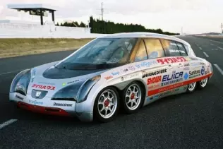 Ellica (Electric Lithium-Ion battery Car) to prototyp samochodu elektrycznego skonstruowany przez zespół naukowców z uniwersytetu w Tokio. W każdym z 8 kół zastosowano silnik elektryczny. Ich łączna moc wynosi 640 kW, co zapewnia przyspieszenie do 100 km