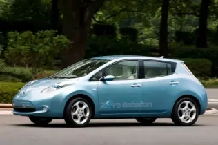 Nadwozie Nissana Leaf charakteryzuje się współczynnikiem oporu powietrza Cx na poziomie 0,29. Zmniejszenie oporów aerodynamicznych znacznie zmniejsza zużycie energii elektrycznej