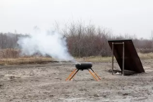 Uchodząca z&nbsp;przestrzelonego zbiornika toroidalnego faza gazowa