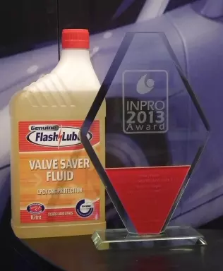 Valve Saver Fluid marki Flashlube ze statuetką INPRO 2013