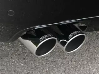 Chromowane końcówki wydechu firmy Hartge do BMW 6 Gran Coupe