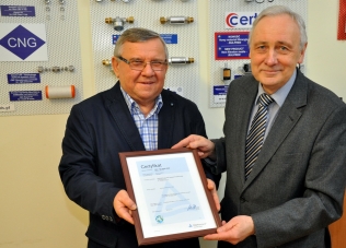 Piotr Czekalski i Krzysztof Hanke z certyfikatem ISO/TS 16949