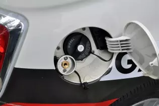 Fiat 500 gazodiesel - wlewy obu paliw