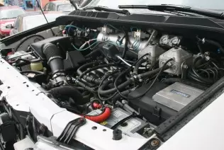 Toyota Tundra - komora silnikowa z dwoma reduktorami Lovato RGJ Super HP