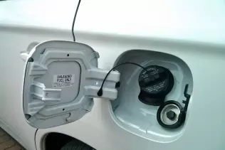 Mitsubishi Outlander LPG - wlew gazu